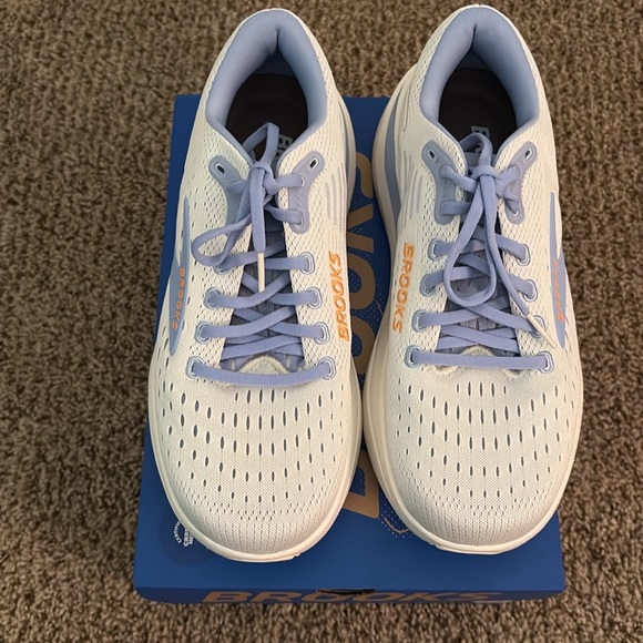 NIB Brooks ghost max 3 WMNS 9.5M - Picture 5 of 6